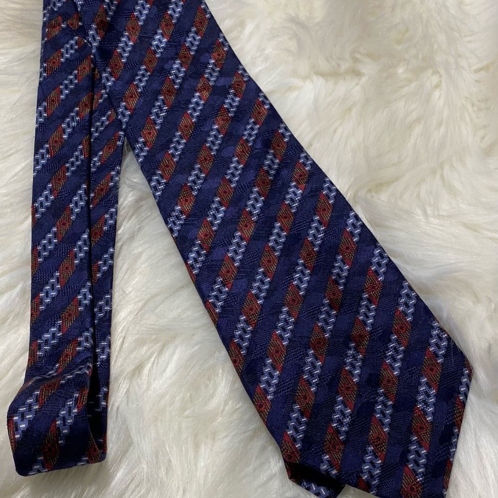 Perry Ellis portfolio mens tie. Blue with multi color blue and red
